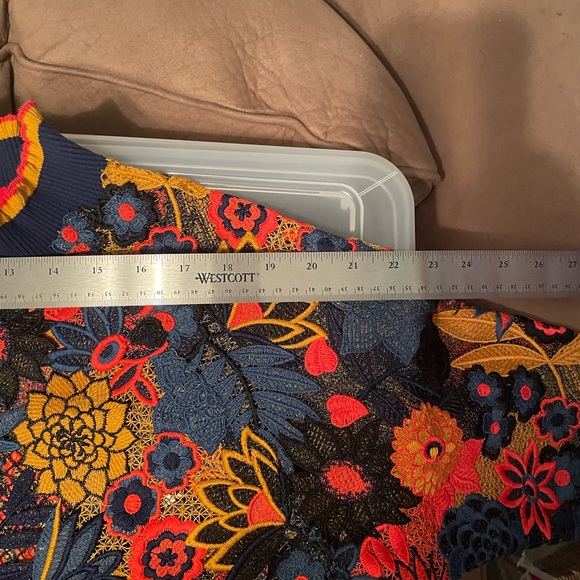 Vivienne Tam floral sweater size M - Picture 6 of 7